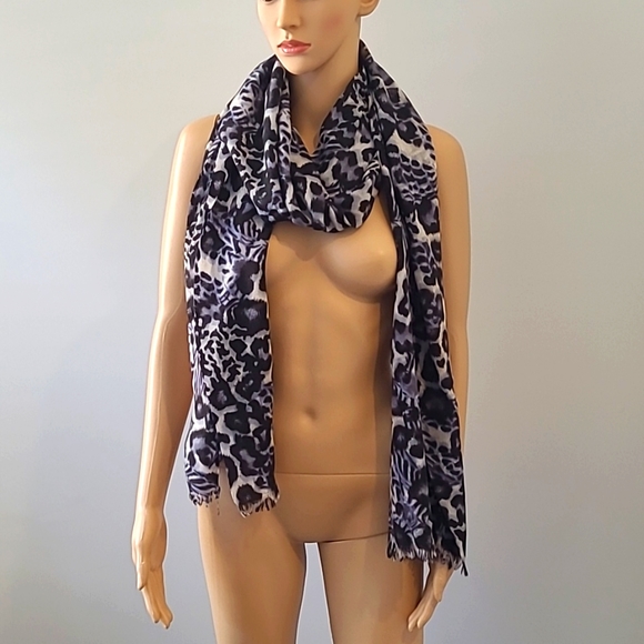 Neiman Marcus Merino Wool Scarf - Picture 2 of 10
